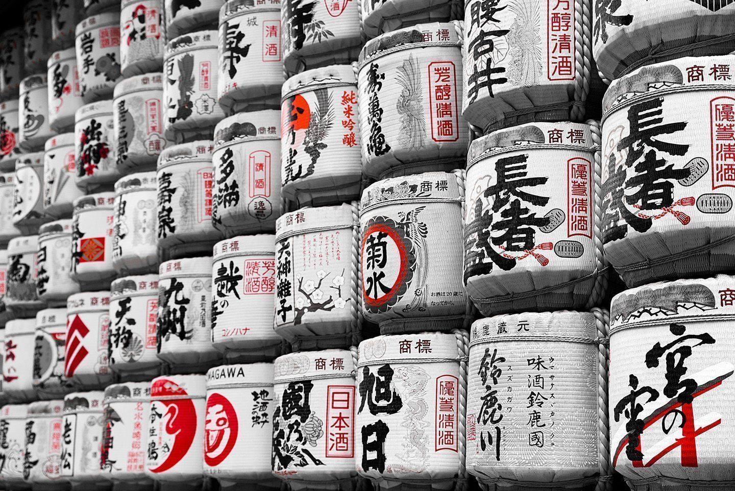 Ofrenda de barriles de sake en el santuario Meiji (Tokyo - Japón). Fotografía de viaje y street photography.